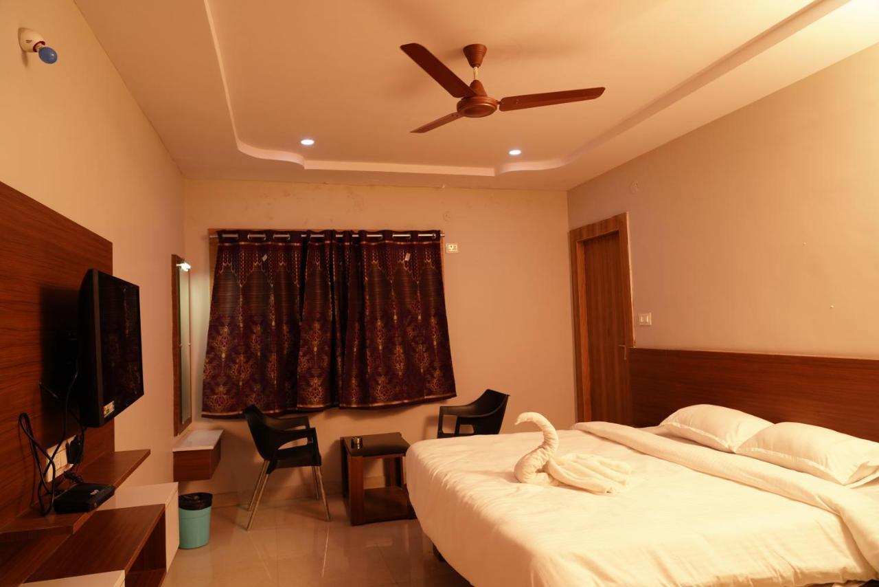 Swagath Residency Kākināda المظهر الخارجي الصورة